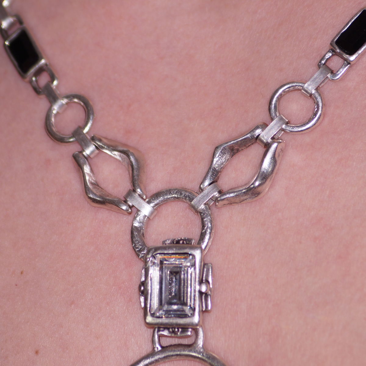 Silver Plated Thick Chain Necklace with Glass Stone