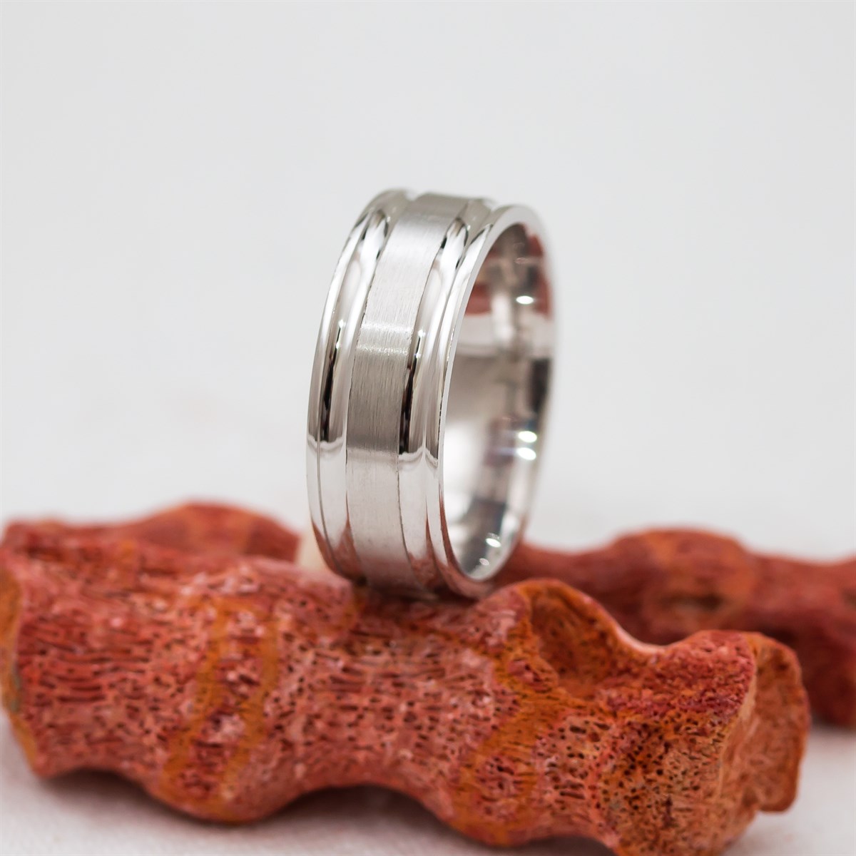 Unisex Silver Wedding Ring with Rhodiumed Brose in the Middle