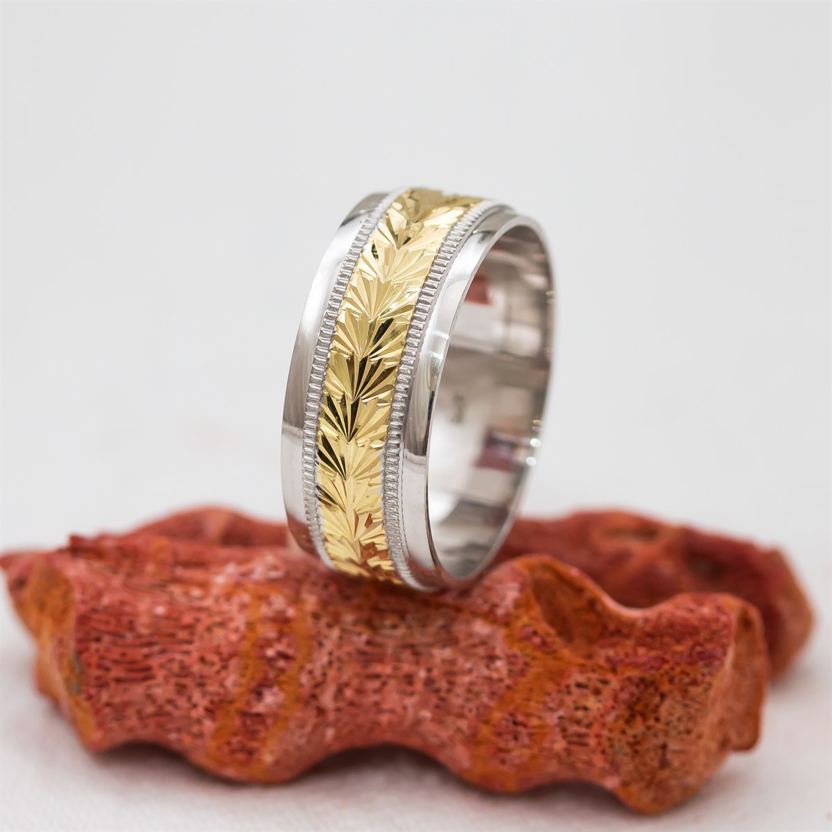 Unisex Silver Wedding Ring with Iridescent Center