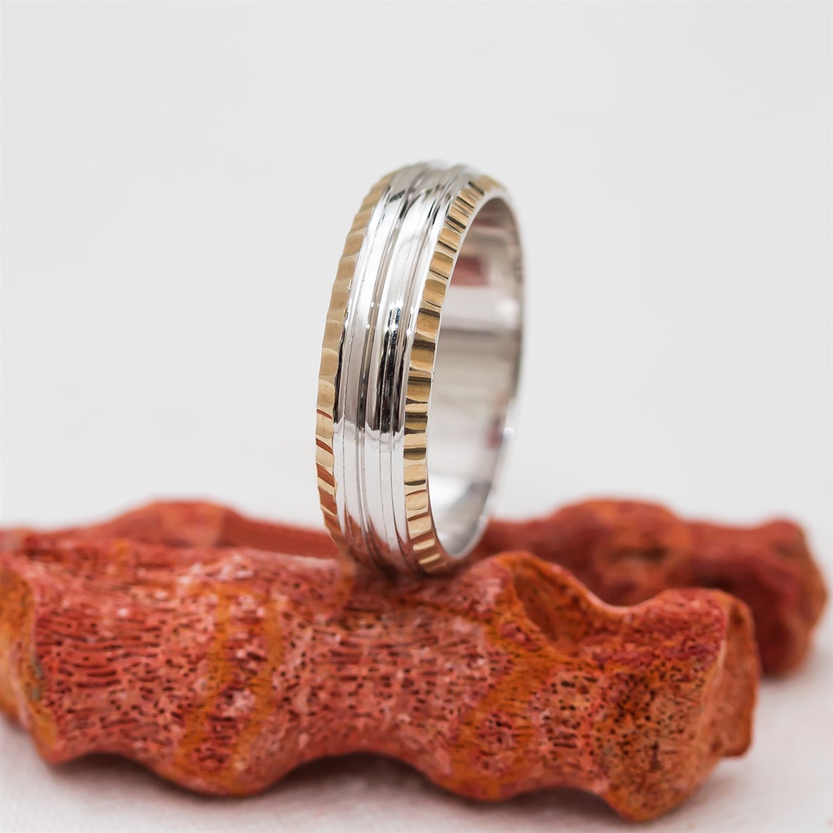 Unisex Silver Wedding Ring with Patterned Edges and Gold Color Stripe