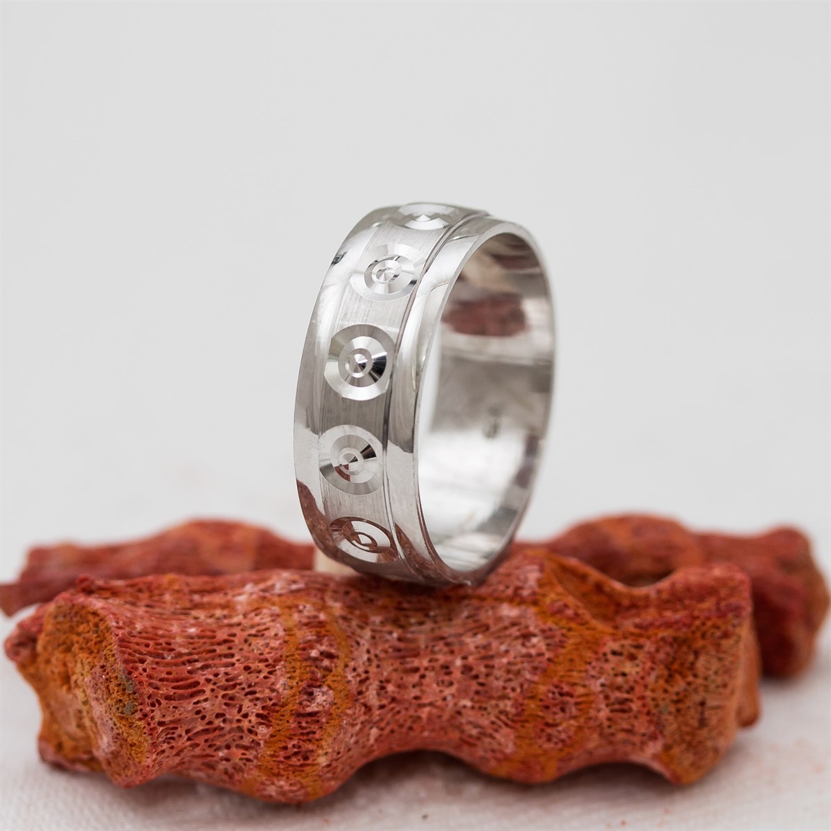 Unisex Silver Wedding Ring With Polka Dot Rhodium