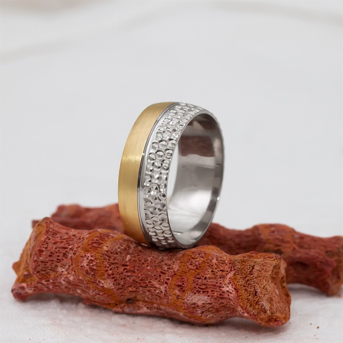 Polka Dot Patterned Edge Gold Color Unisex Silver Wedding Ring