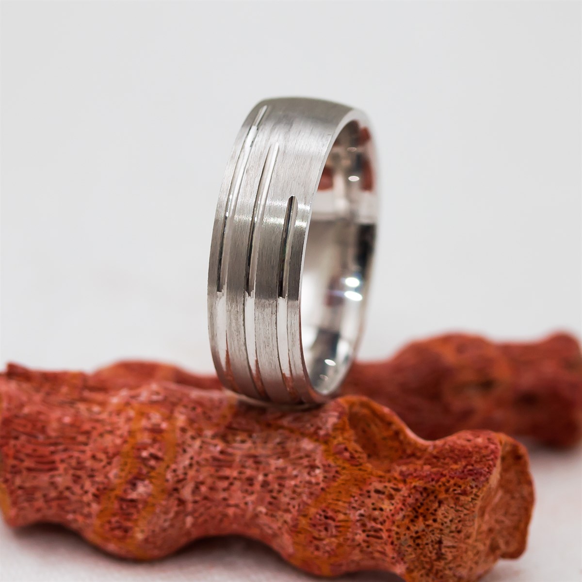 Line Pattern Rhodiumed Silver Unisex Wedding Ring