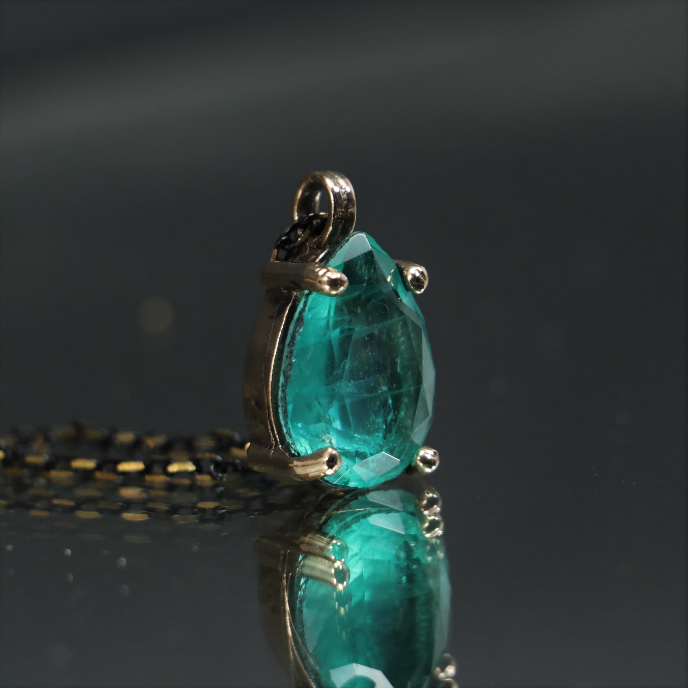 Drop Root Emerald Necklace