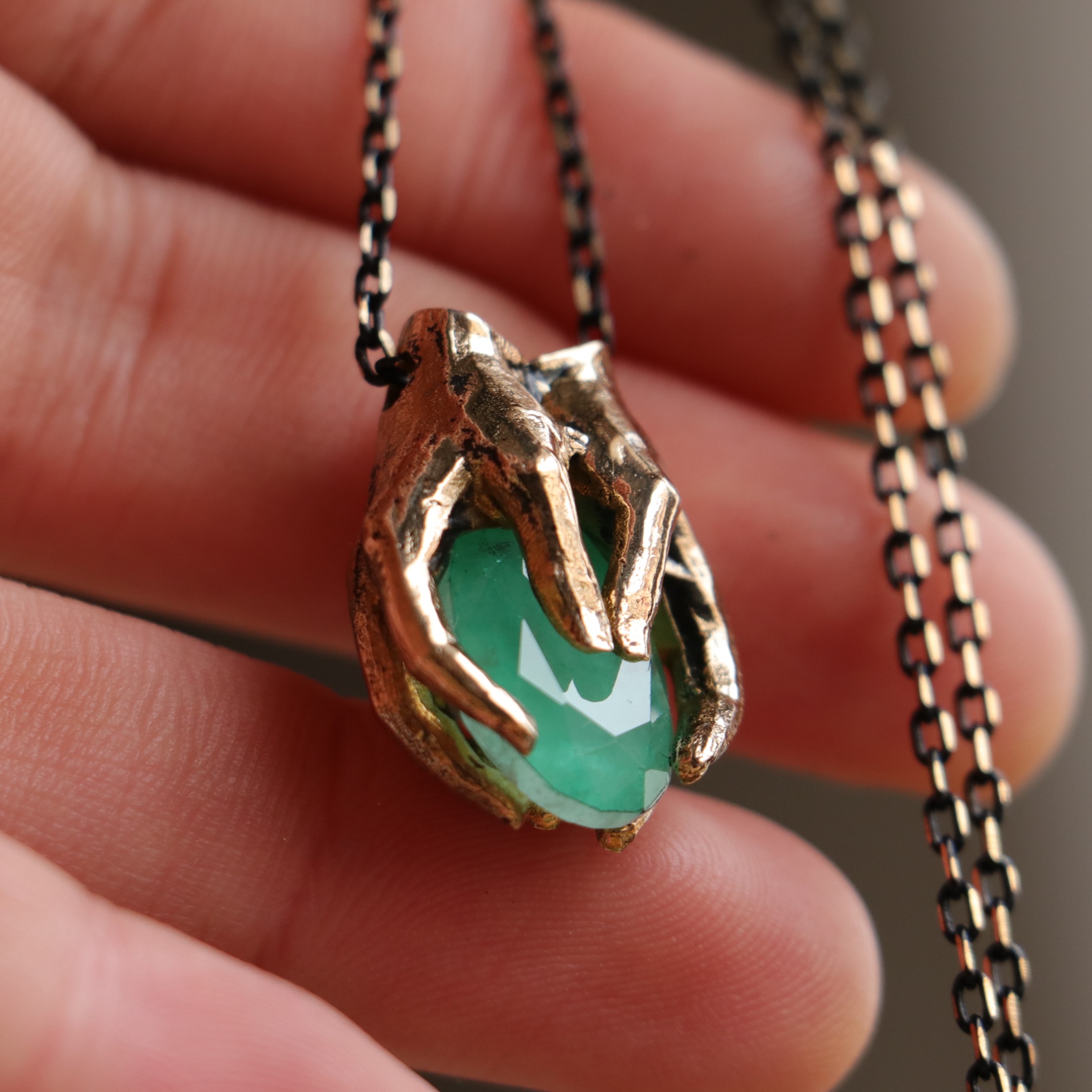 Root Jade Oval Stone Palm Necklace