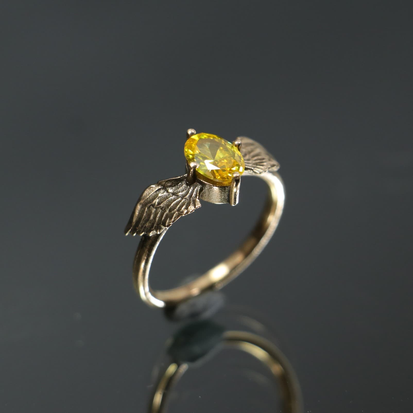 Lemon Quartz Stone Wing Ring