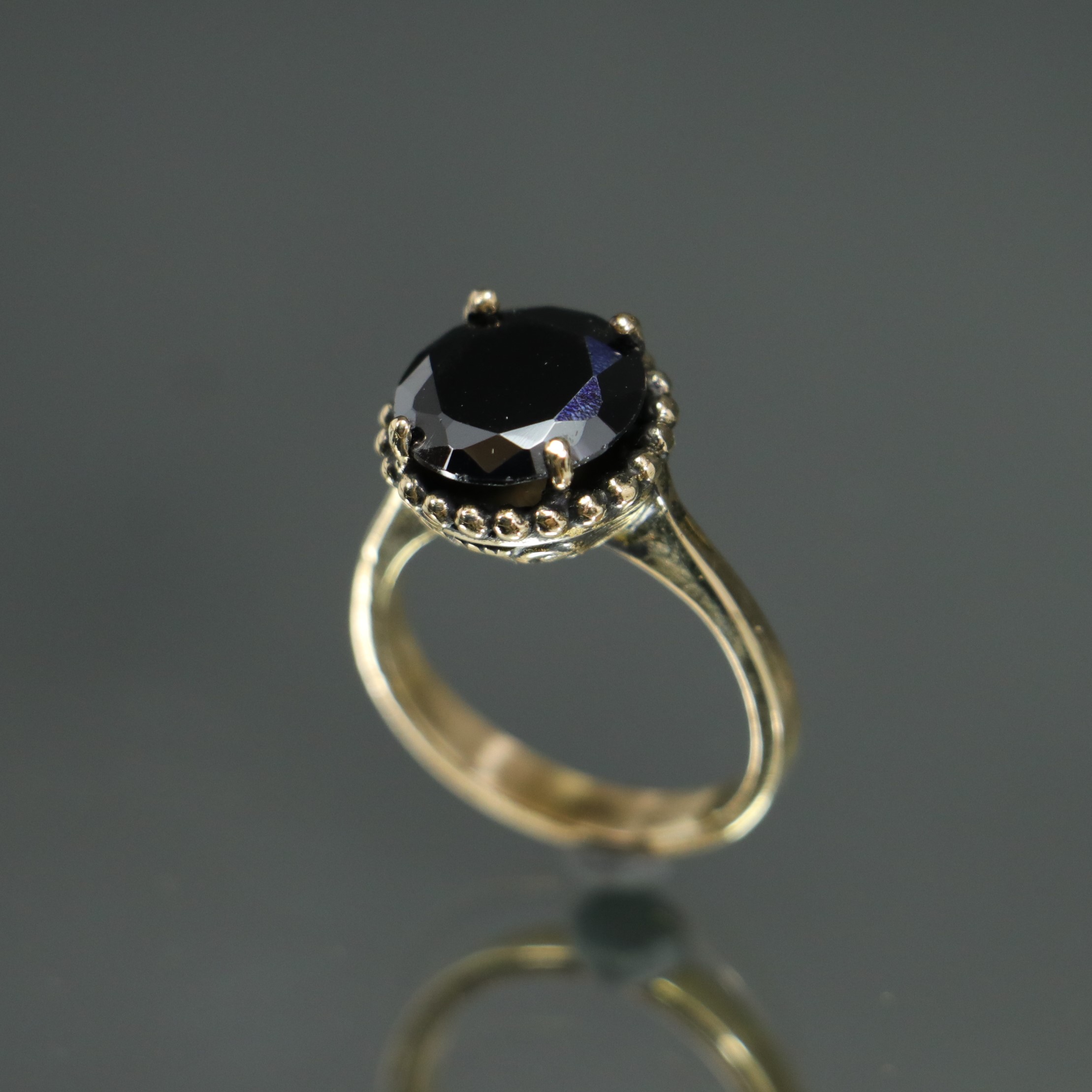 Onyx Stone Pen Embroidered Ring