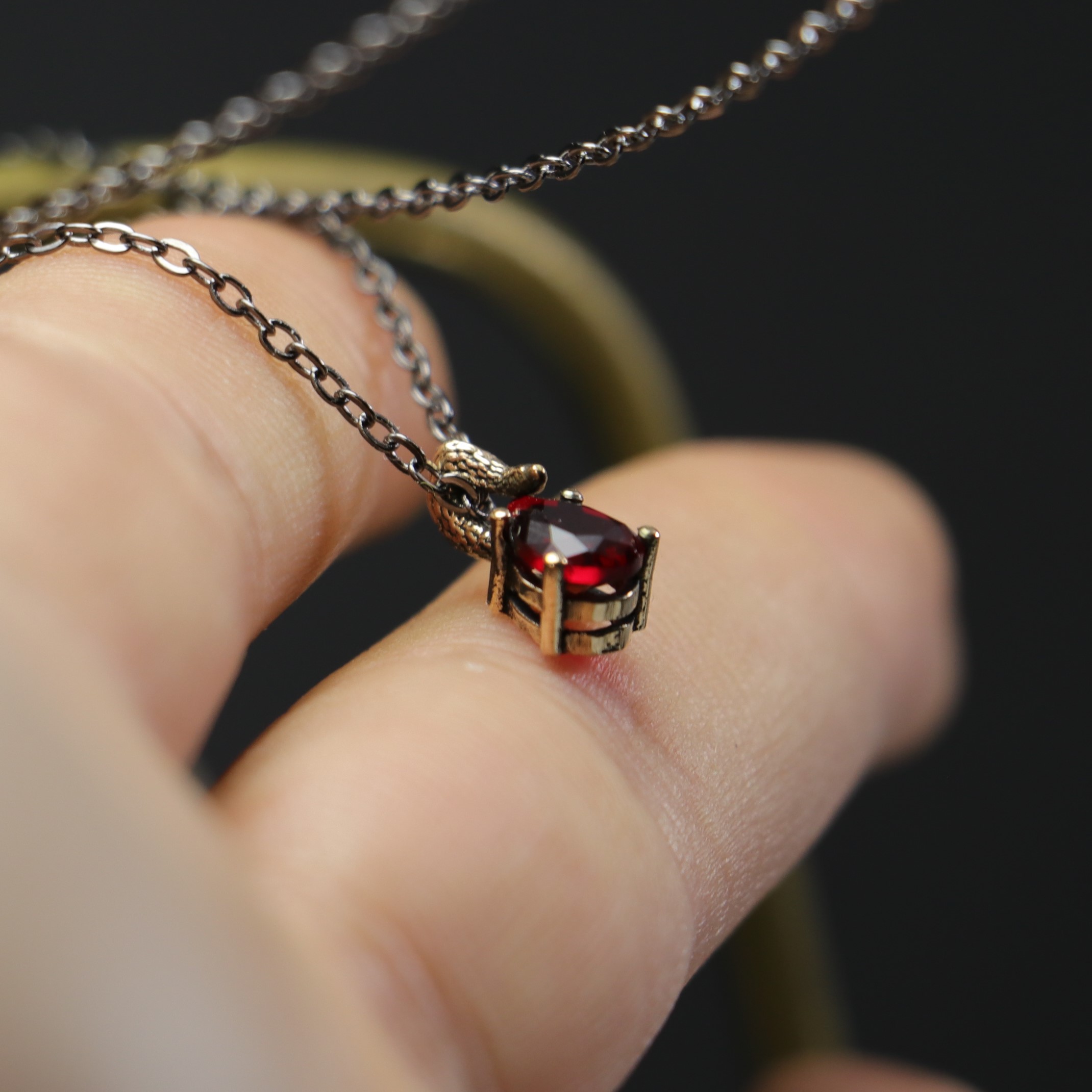 Mini Drop Lab. Ruby Snake Handle Elegant Necklace