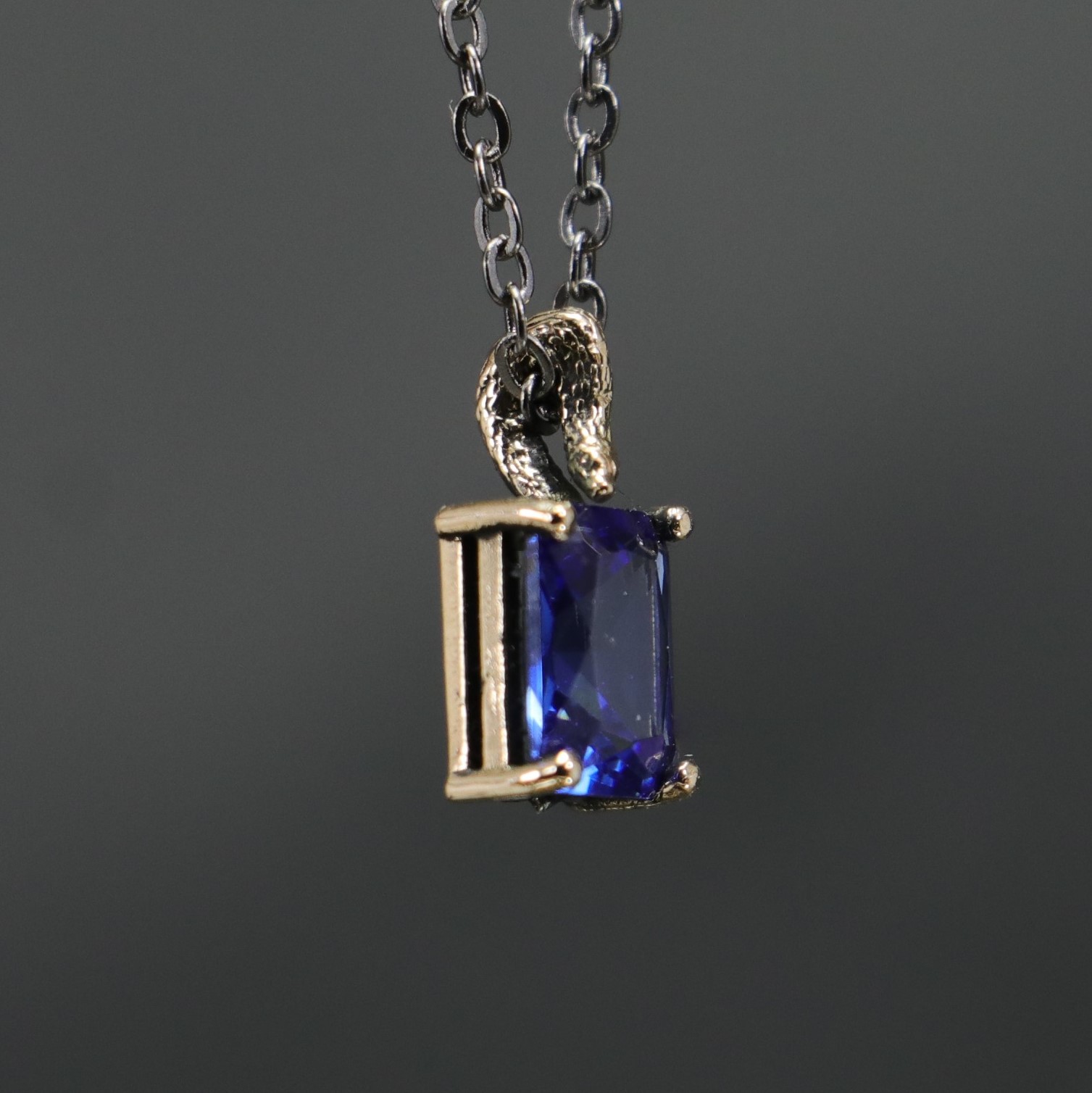 Mini Lab. Elegant Necklace with Sapphire Snake Handle