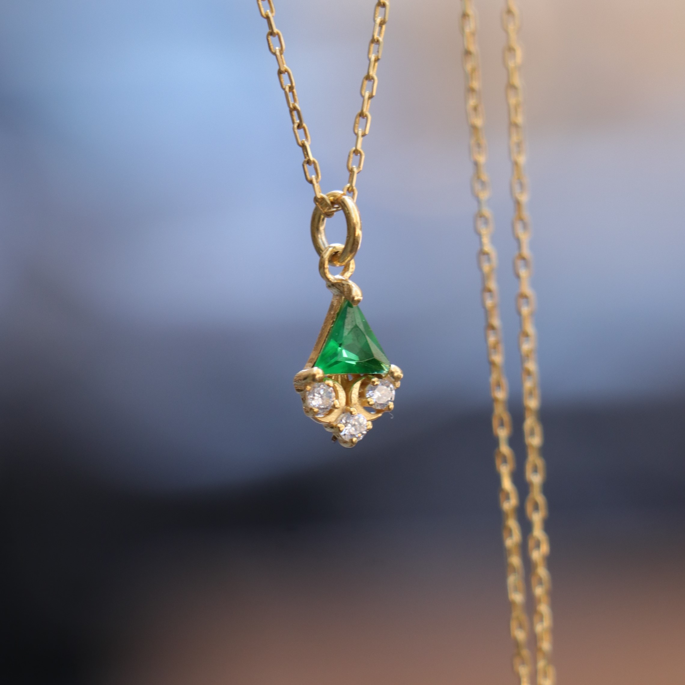 Triangle Emerald-Swarovski (Gold Plated)