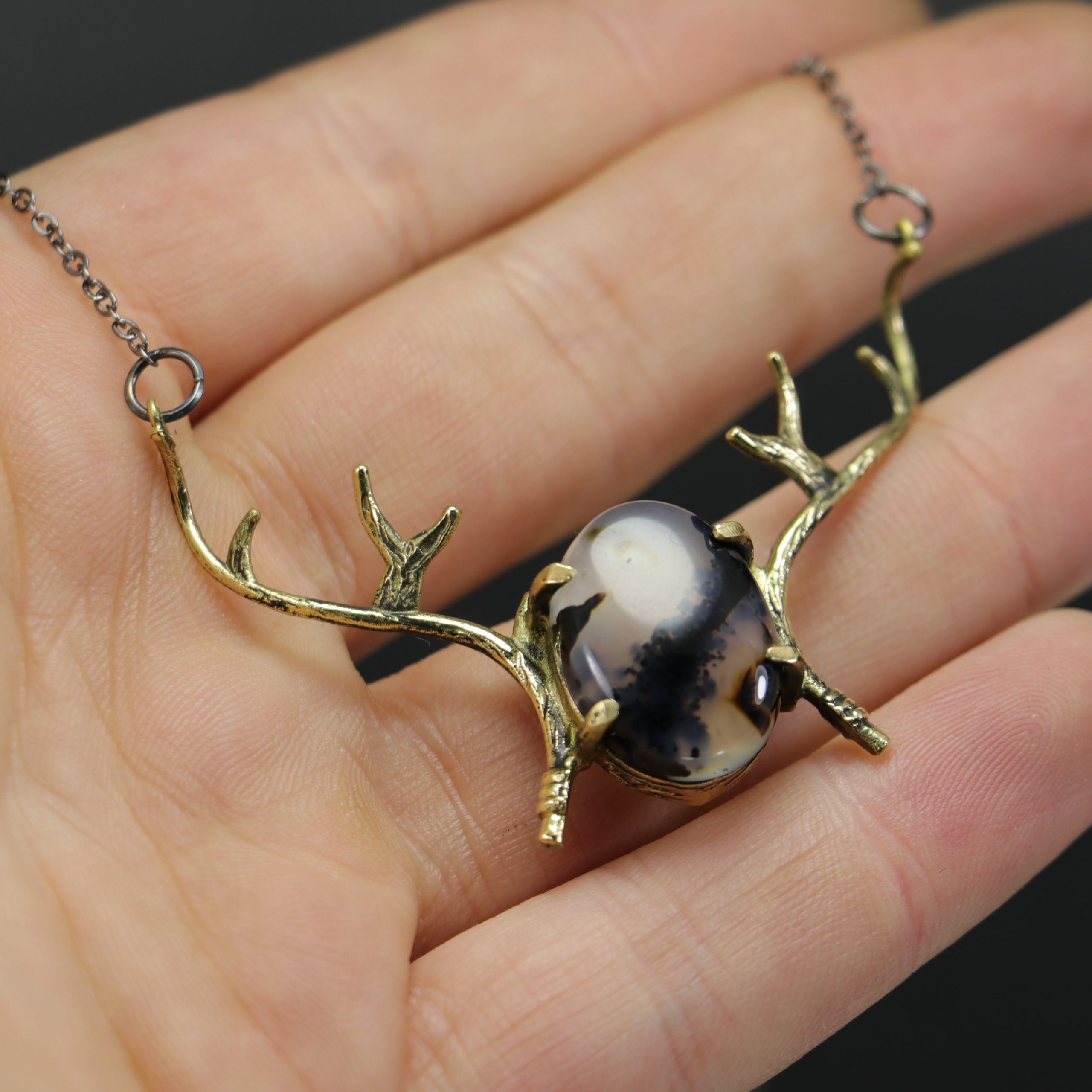 Yemen Agate Fallow Deer Necklace